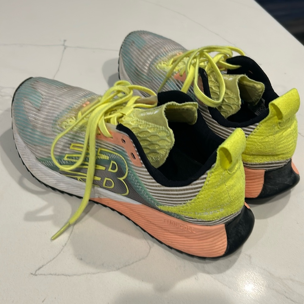 New Balance women’s size 8 Fuelcell Echolucent GUC